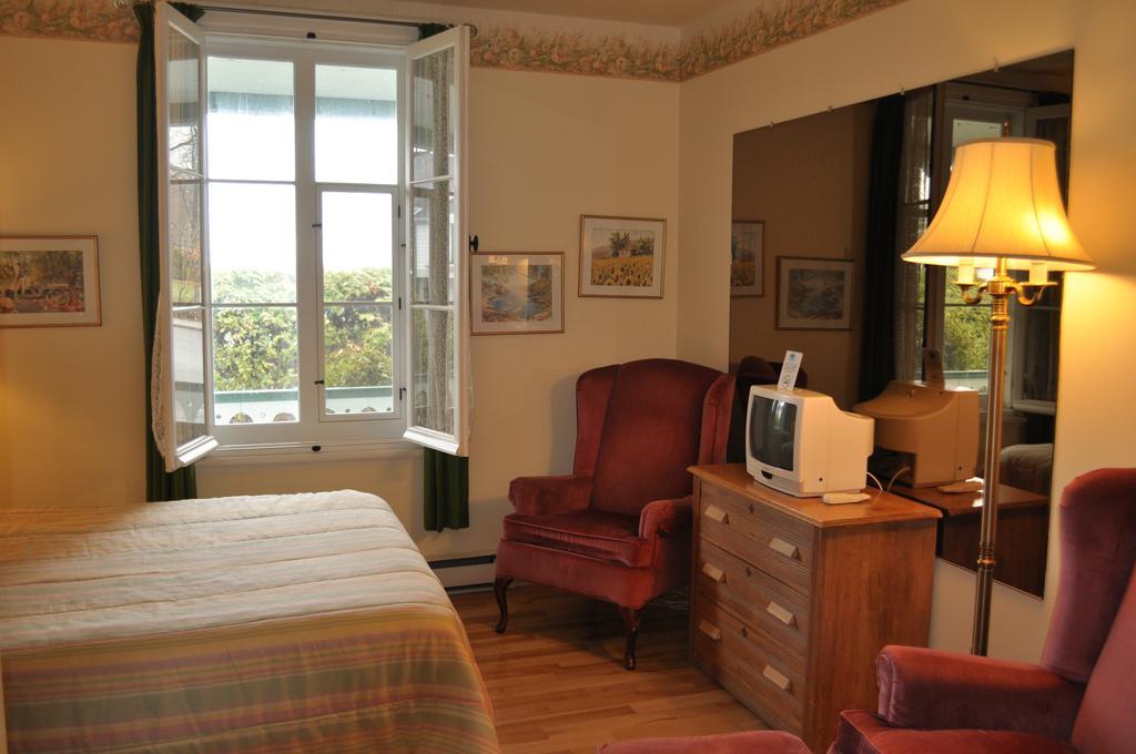 Goeliche Hotel Et Appartement Saint-Laurent-de-l'ile d'Orleans Zimmer foto